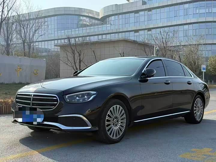 Фото 1 - Mercedes-Benz E-Class