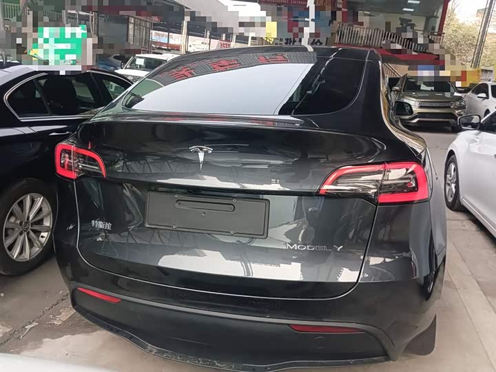 Фото 6 - Tesla Model Y