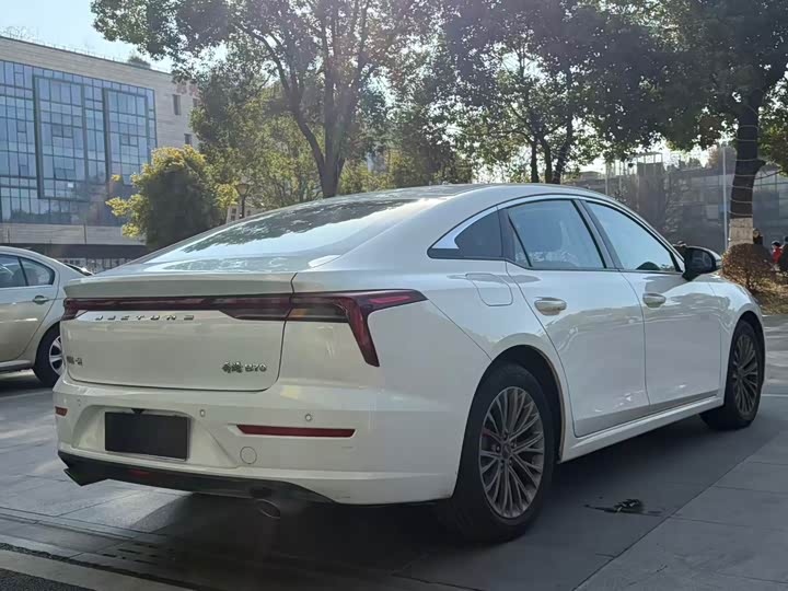 Фото 8 - Bestune B70