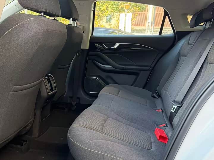 Фото 9 - Bestune B70