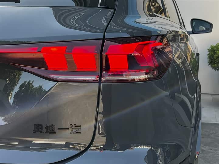 Фото 9 - Audi Q6L e-tron