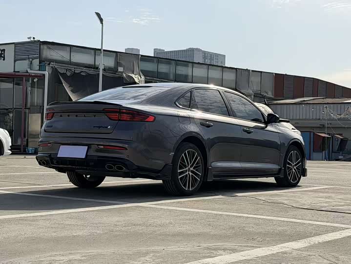 Фото 4 - Geely Preface