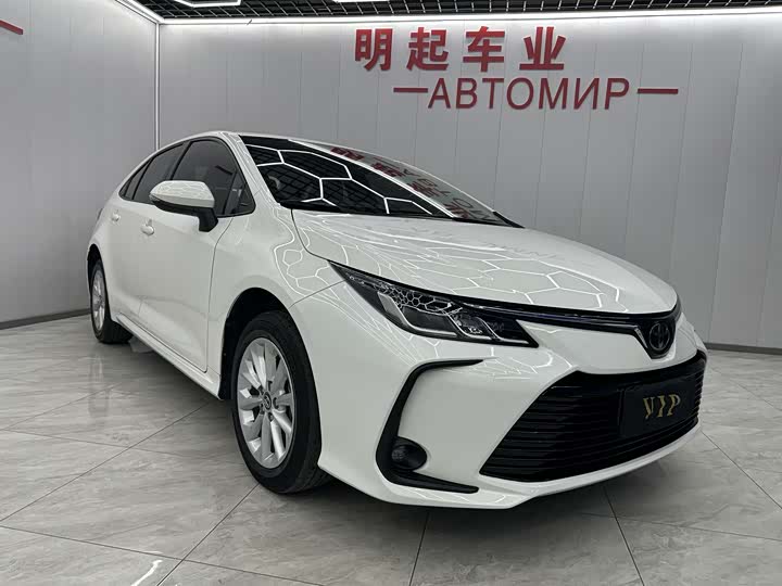 Фото 2 - Toyota Corolla