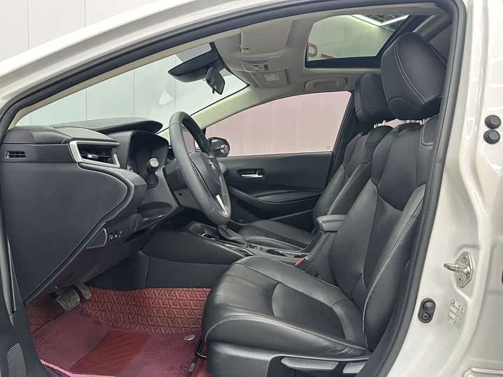 Фото 4 - Toyota Corolla