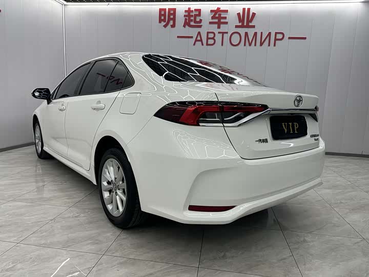 Фото 8 - Toyota Corolla