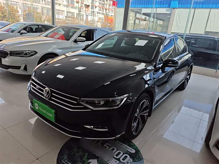 Фото 2 - Volkswagen Magotan