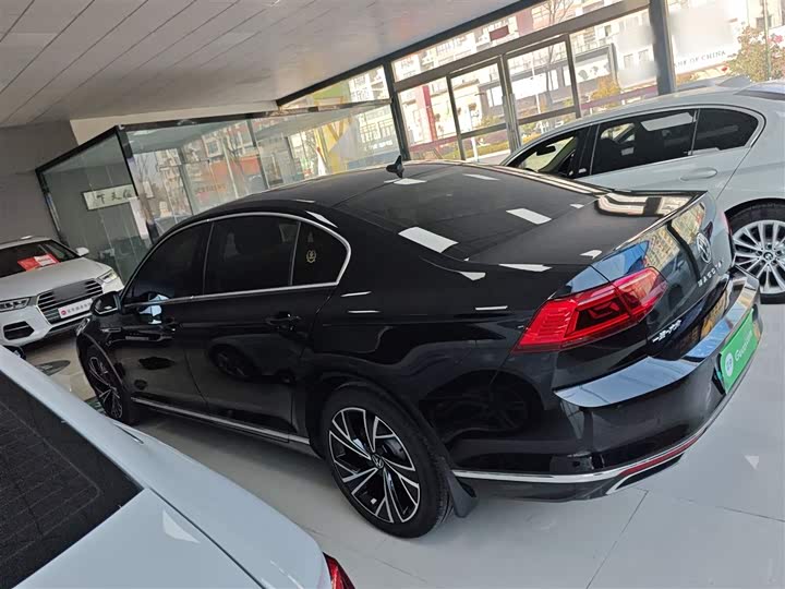 Фото 5 - Volkswagen Magotan