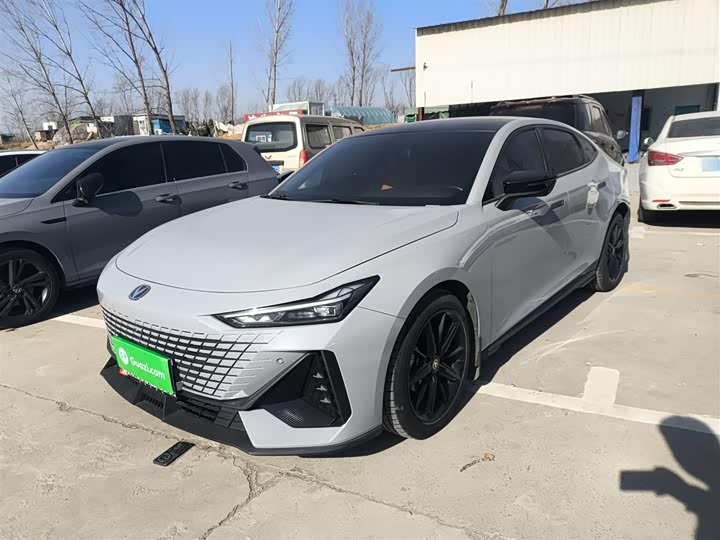 Фото 2 - Changan UNI-V