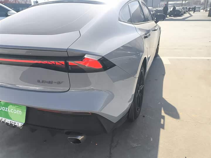 Фото 8 - Changan UNI-V