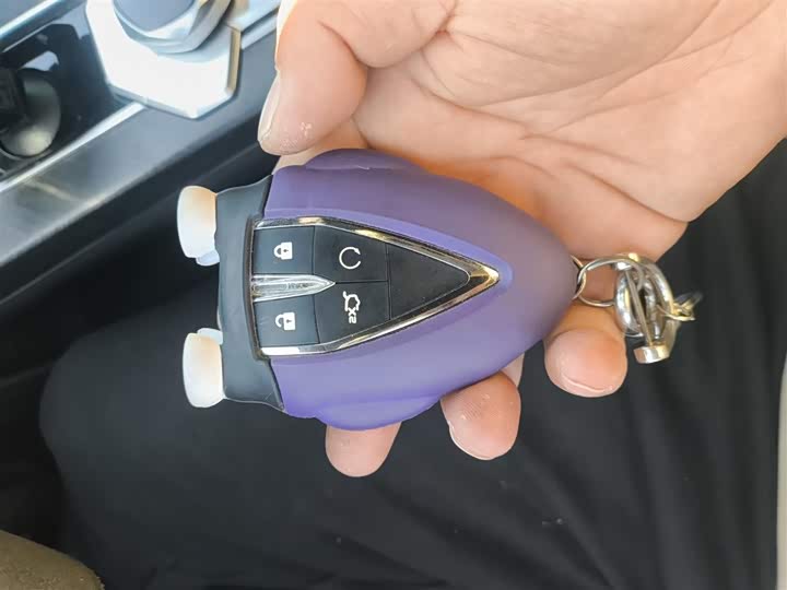 Фото 9 - Changan UNI-V