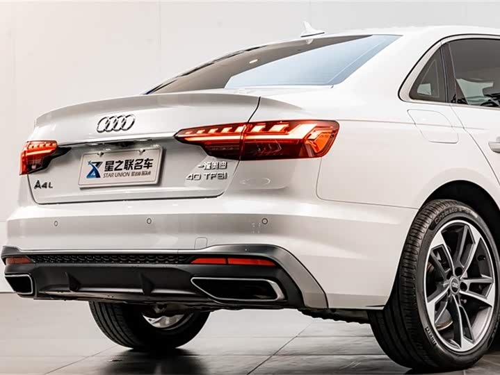 Фото 8 - Audi A4L