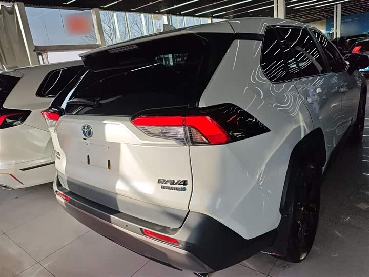 Фото 6 - Toyota RAV4