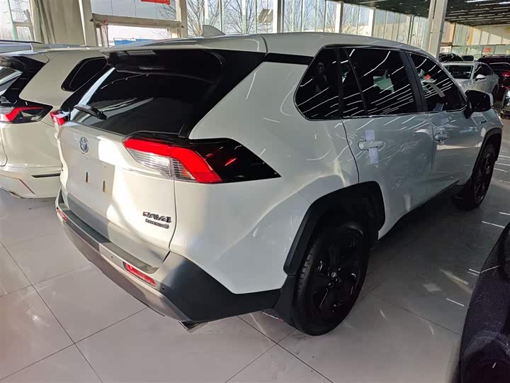 Фото 7 - Toyota RAV4