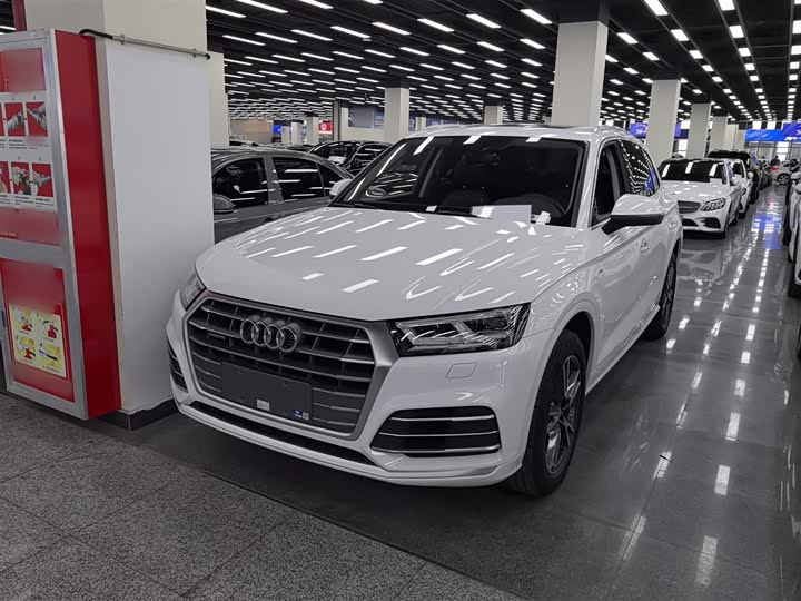 Фото 2 - Audi Q5L