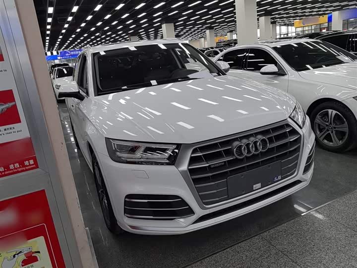 Фото 4 - Audi Q5L