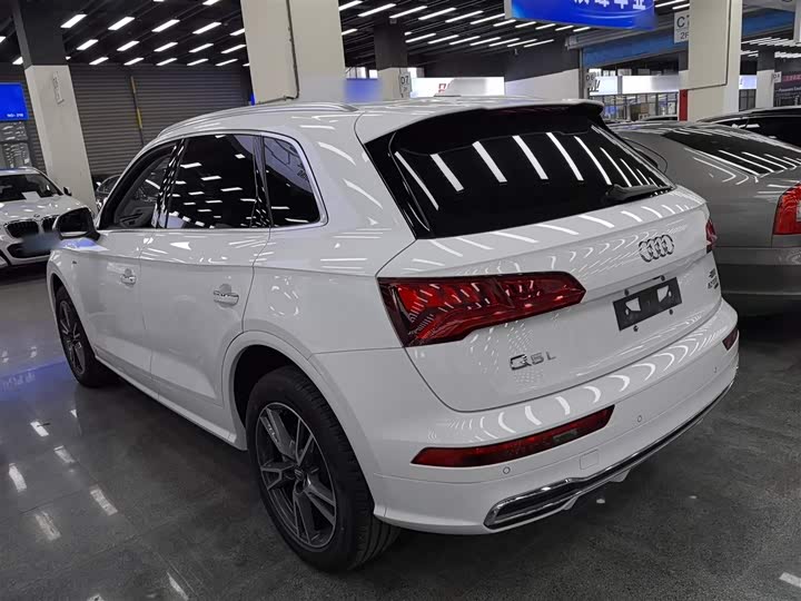 Фото 5 - Audi Q5L