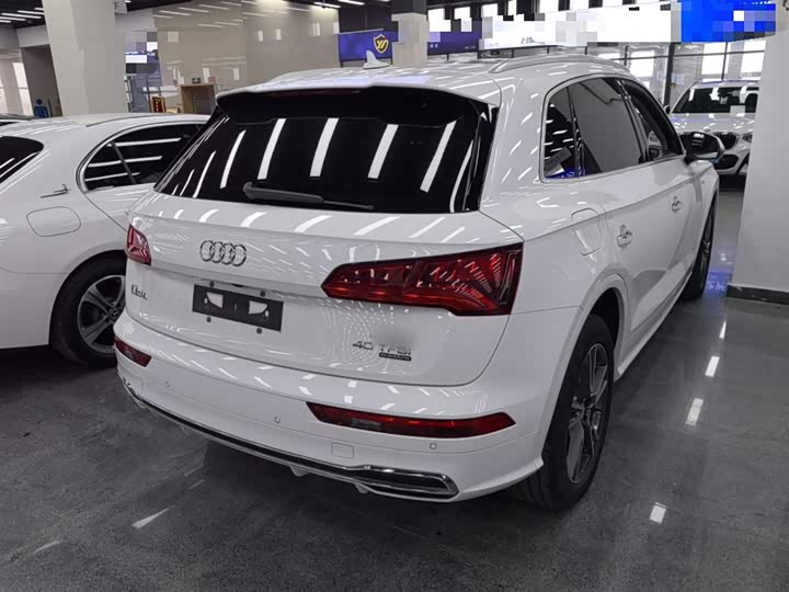 Фото 7 - Audi Q5L