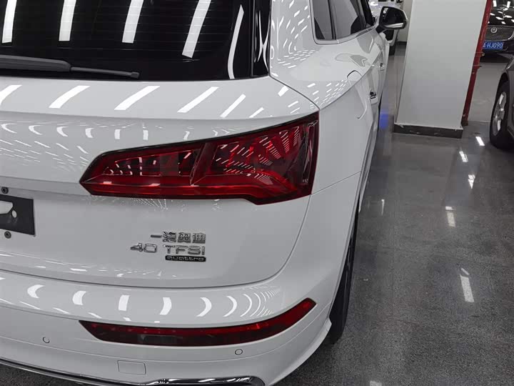 Фото 8 - Audi Q5L