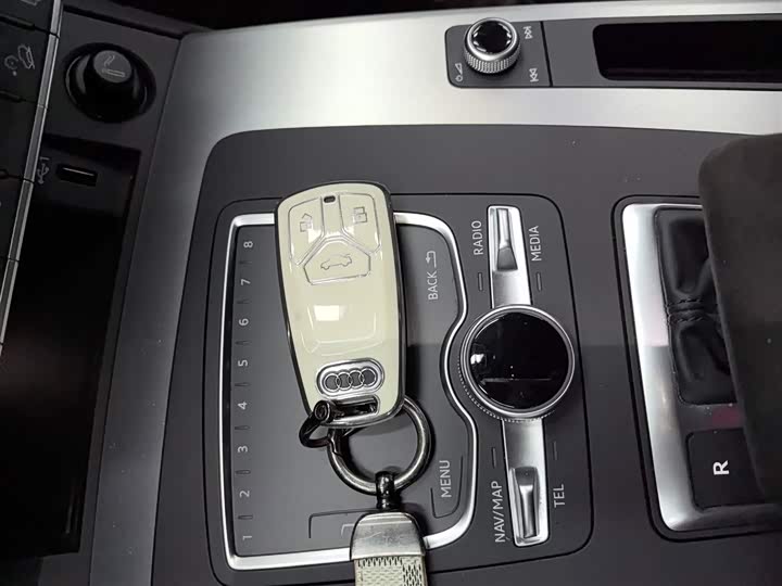 Фото 9 - Audi Q5L