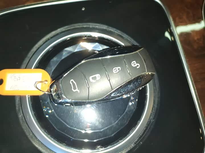 Фото 9 - Hongqi HQ9