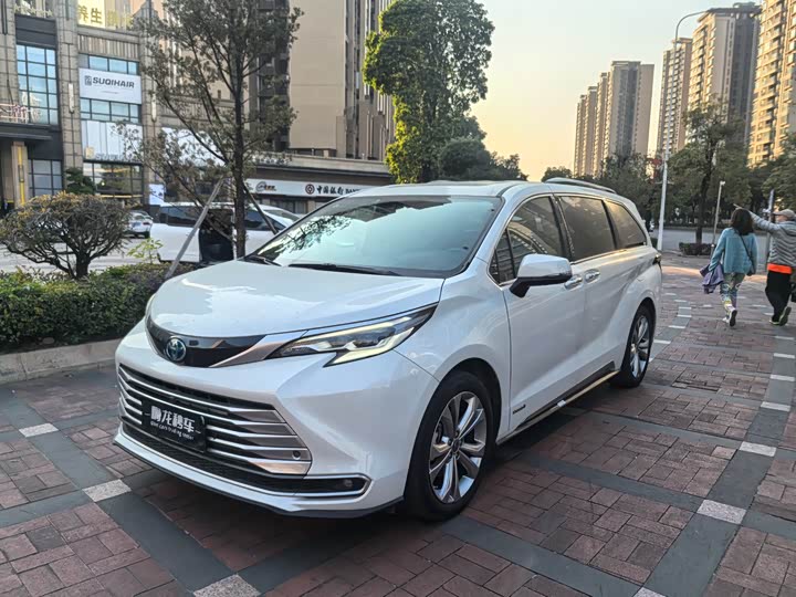 Фото 1 - Toyota Sienna