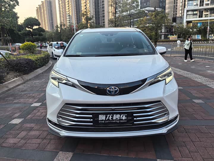 Фото 2 - Toyota Sienna