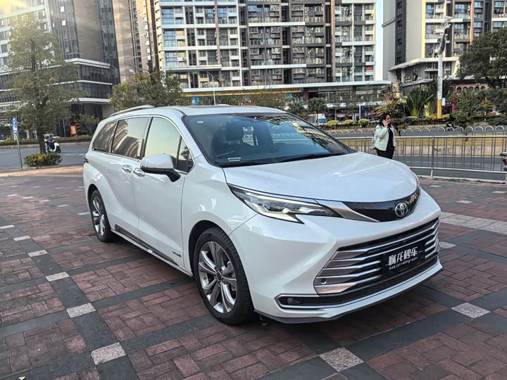 Фото 3 - Toyota Sienna