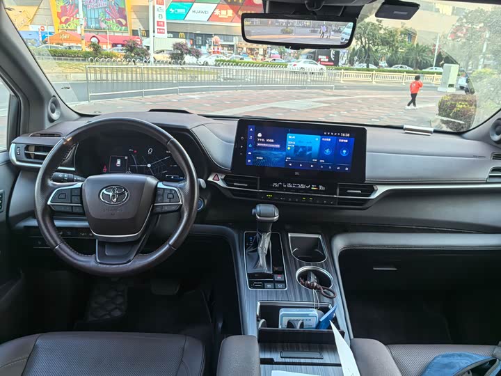 Фото 5 - Toyota Sienna