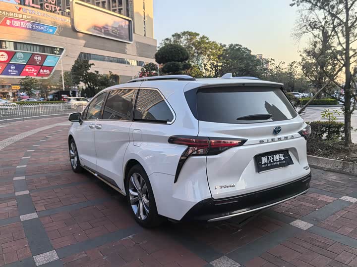 Фото 7 - Toyota Sienna