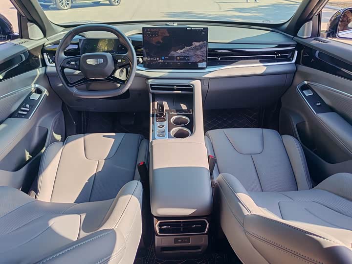 Фото 8 - Geely Atlas