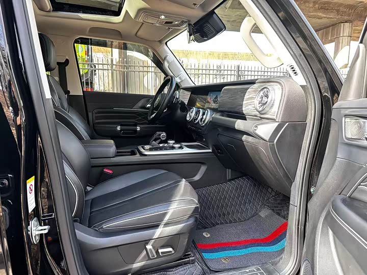 Фото 7 - Tank 300