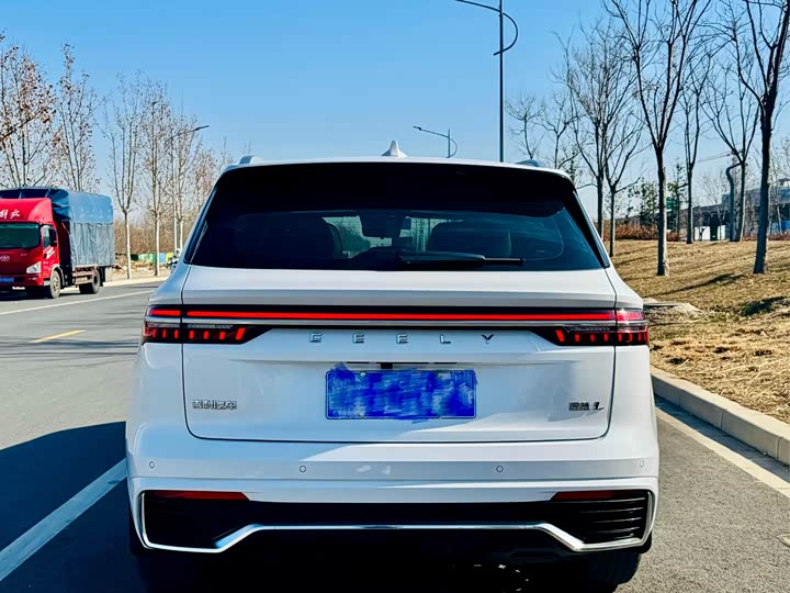 Фото 8 - Geely Monjaro