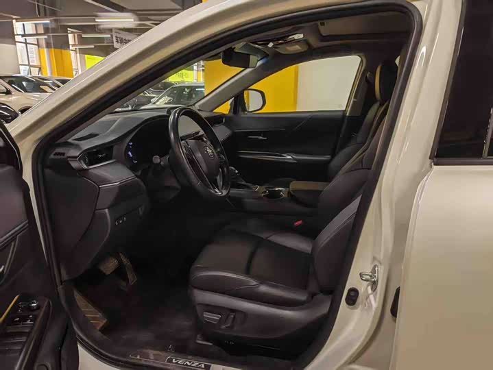 Фото 2 - Toyota Venza