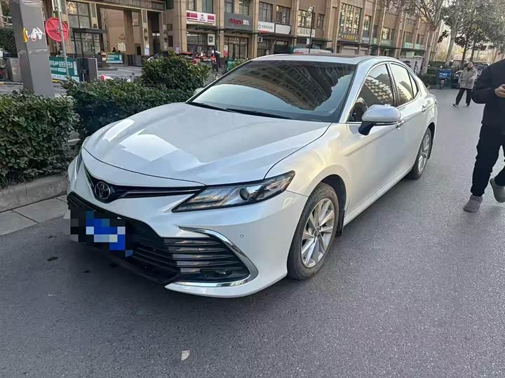 Фото 1 - Toyota Camry