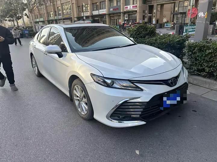 Фото 3 - Toyota Camry