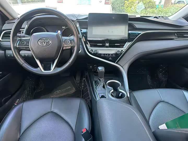 Фото 5 - Toyota Camry