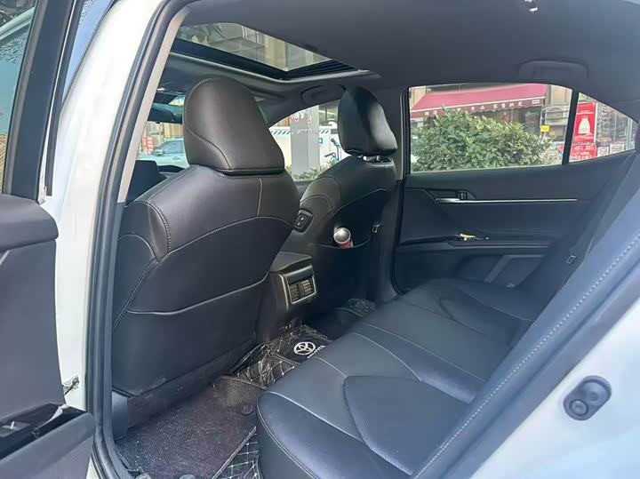 Фото 7 - Toyota Camry