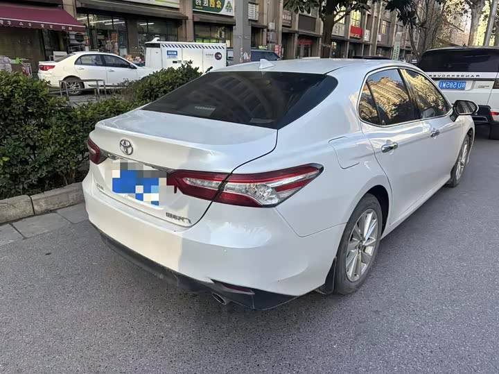 Фото 8 - Toyota Camry