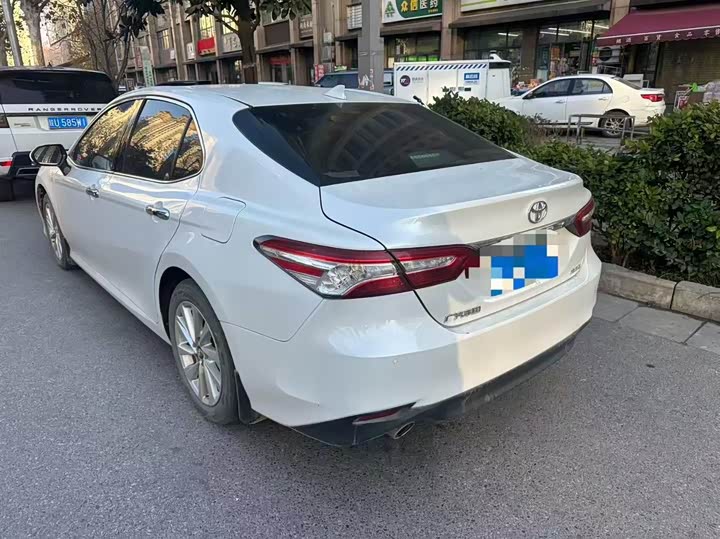 Фото 9 - Toyota Camry