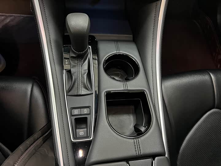 Фото 6 - Toyota Avalon