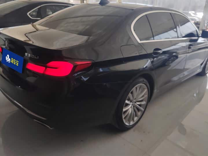 Фото 3 - BMW 5 Series