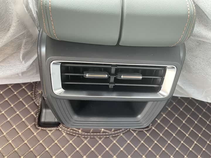 Фото 4 - Geely Okavango L