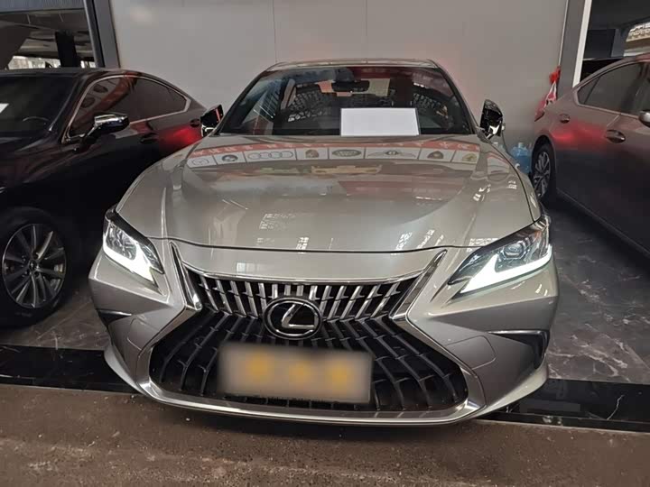 Фото 3 - Lexus ES