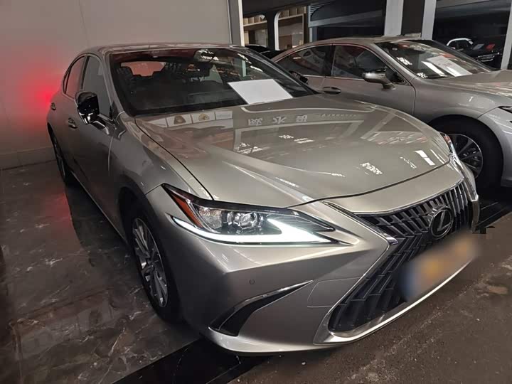 Фото 4 - Lexus ES