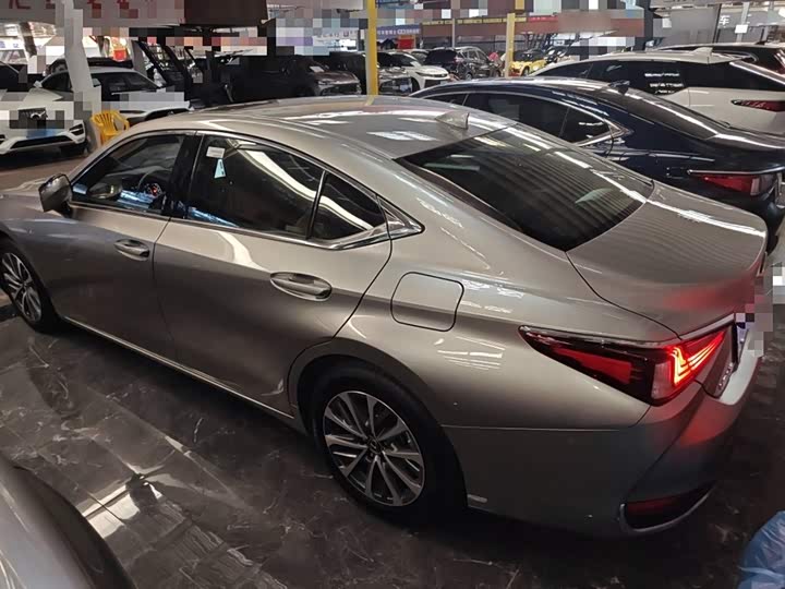 Фото 5 - Lexus ES