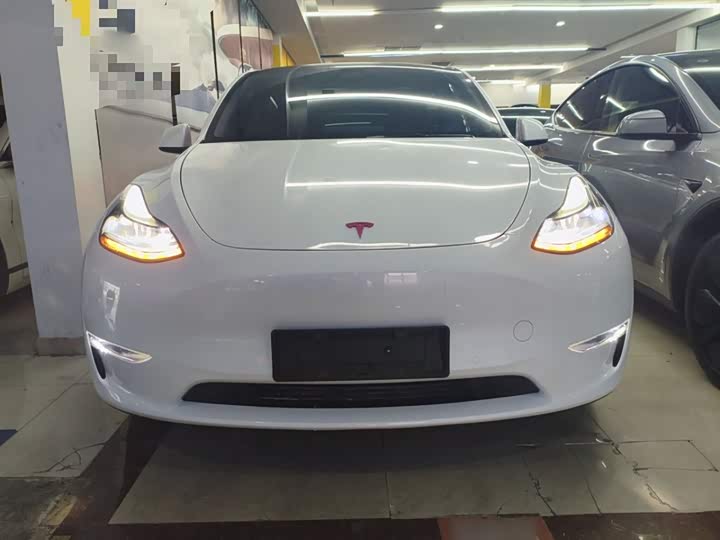 Фото 3 - Tesla Model Y