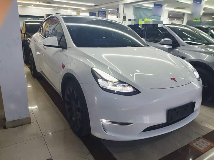Фото 4 - Tesla Model Y