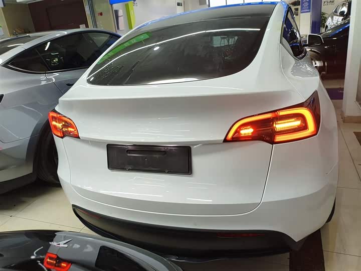 Фото 6 - Tesla Model Y