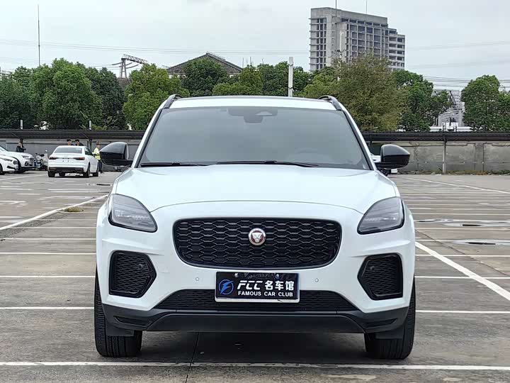 Фото 2 - Jaguar E-Pace