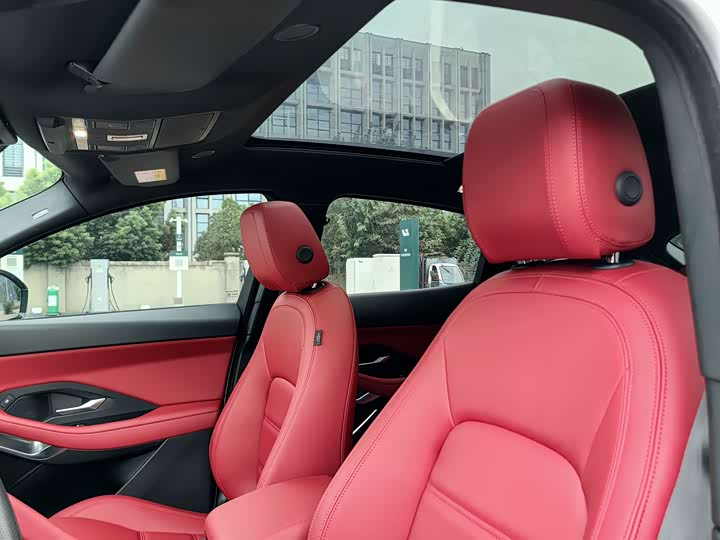 Фото 8 - Jaguar E-Pace